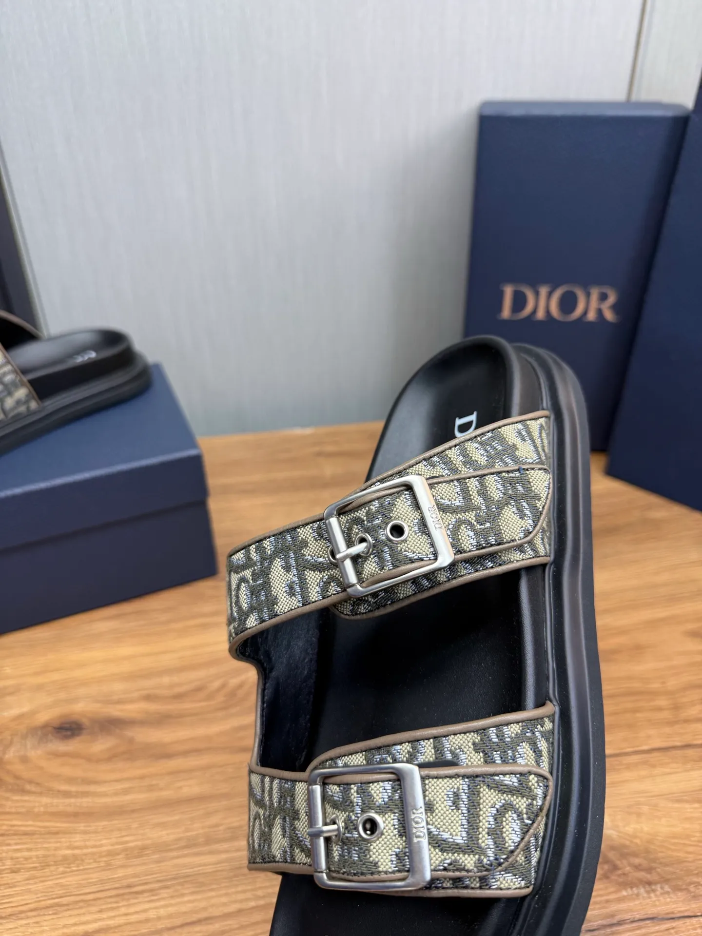 Men's shoes 💰300💰 Dior. Men's slippers 🩴Official website 1:1 production 38-45 yards 45 46 🉑️Customized original material shipped✅